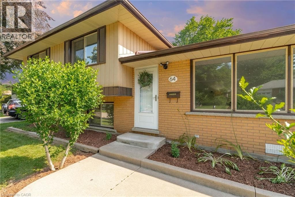 64 WARREN Road — photo 1
