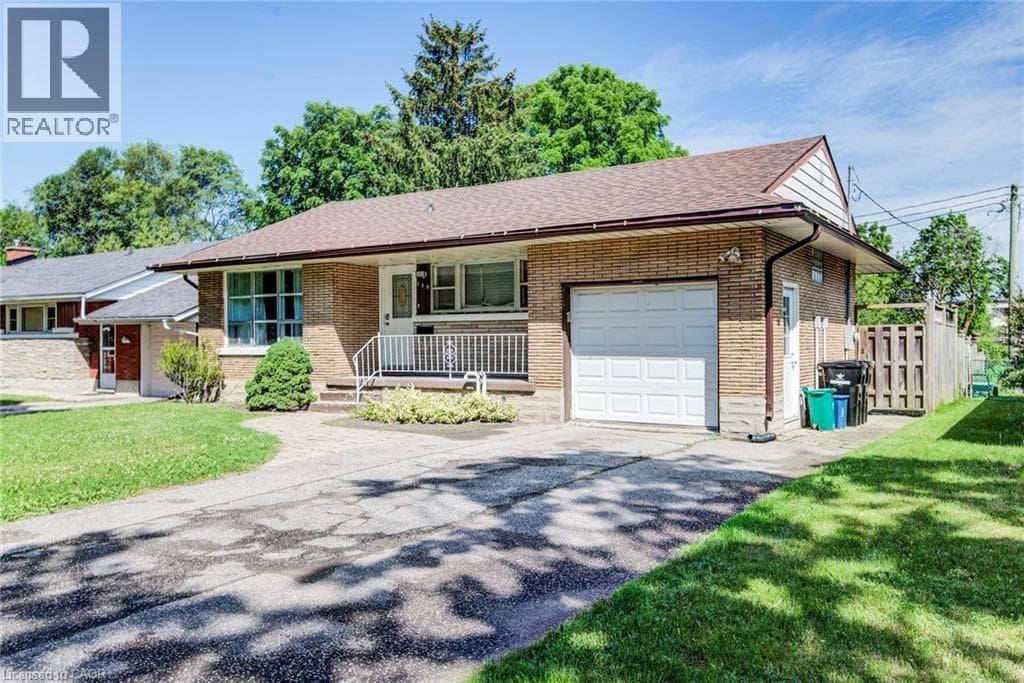 139 ELGIN Crescent — photo 3