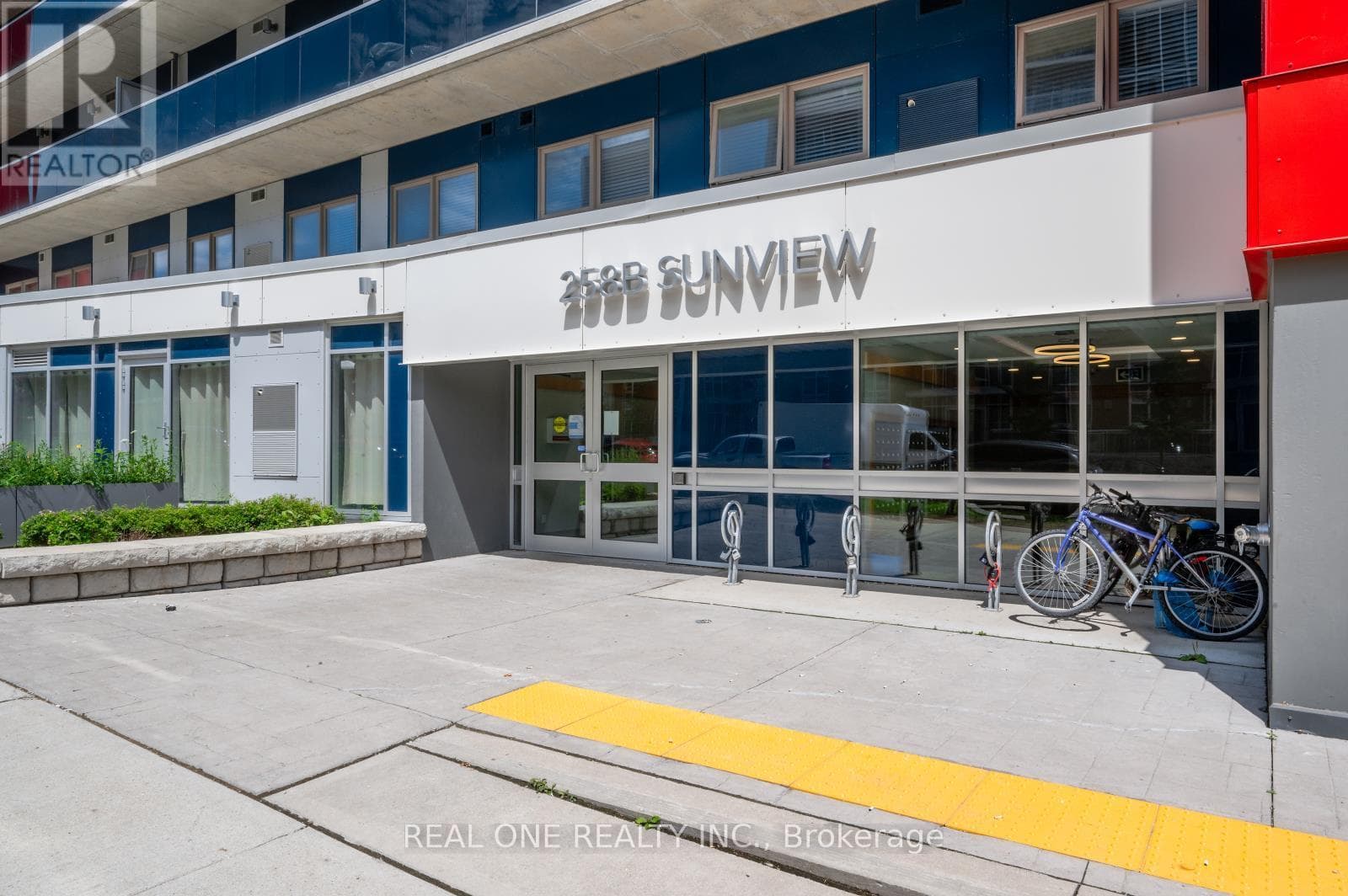 287 - 258B SUNVIEW STREET — photo 2