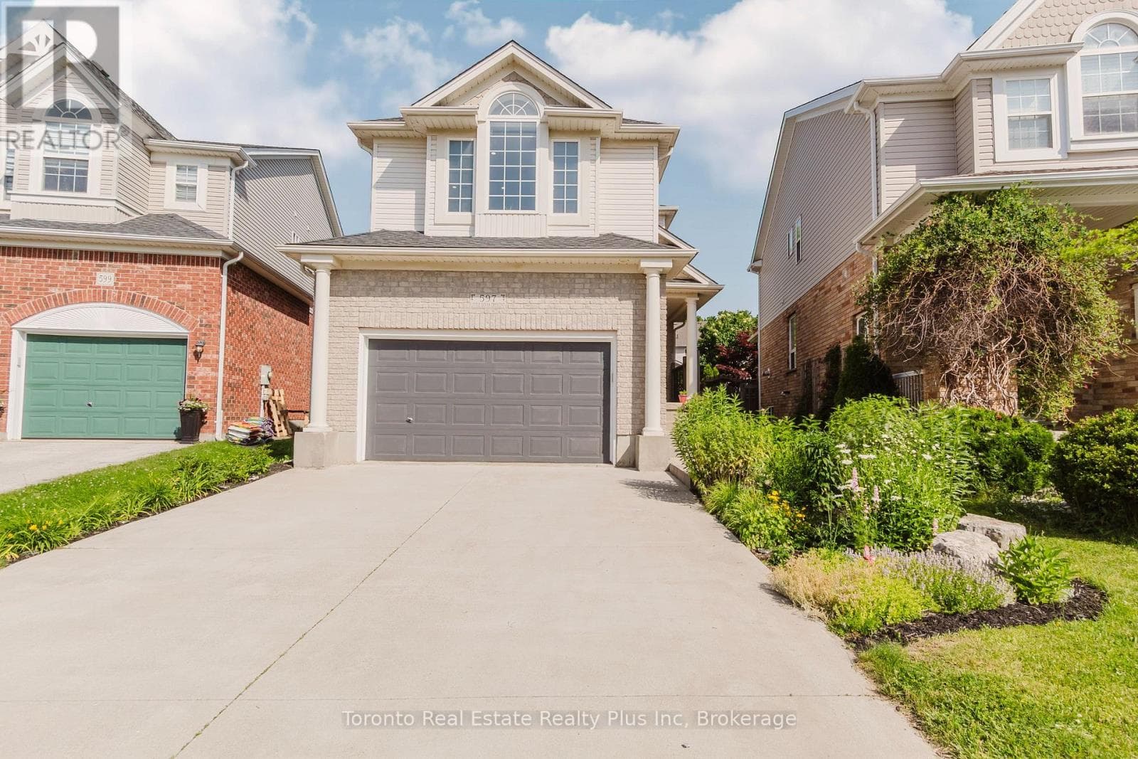 597 LITTLE DOVER CRESCENT E — photo 1
