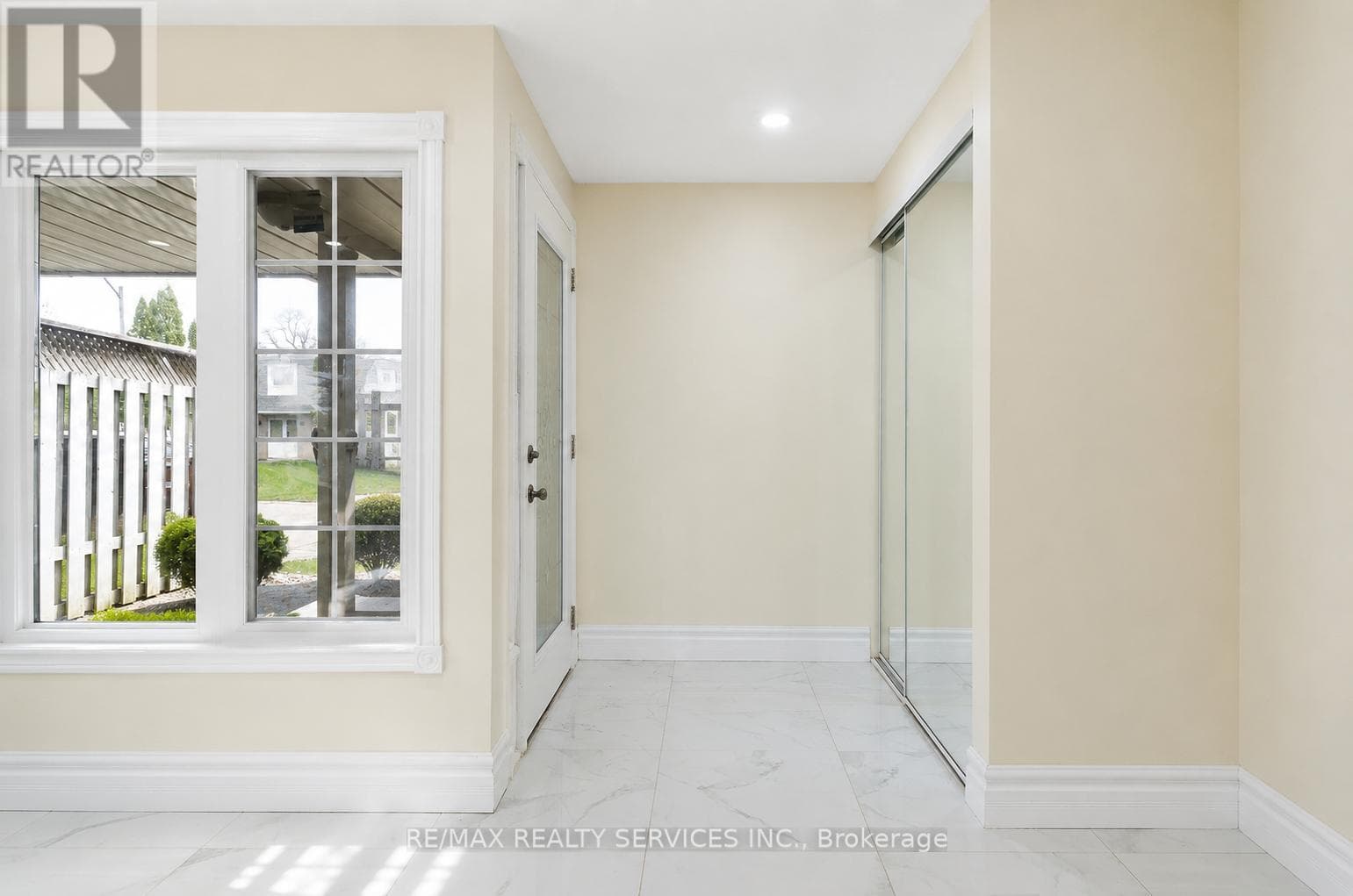 238 LINDEN DRIVE — photo 3