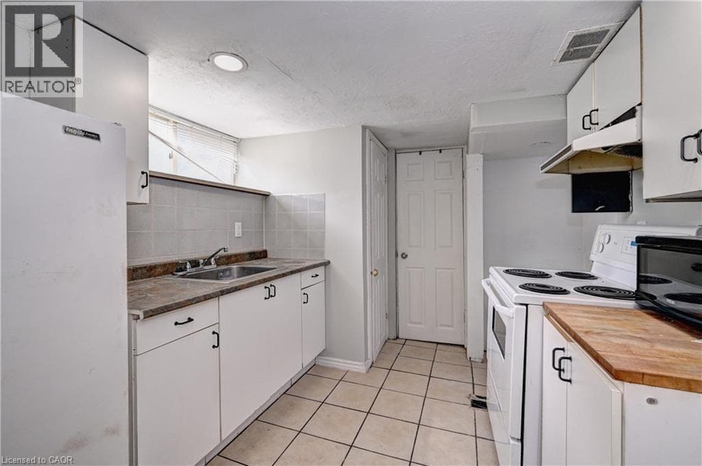 147 COURTLAND Avenue E Unit# Lower — photo 2