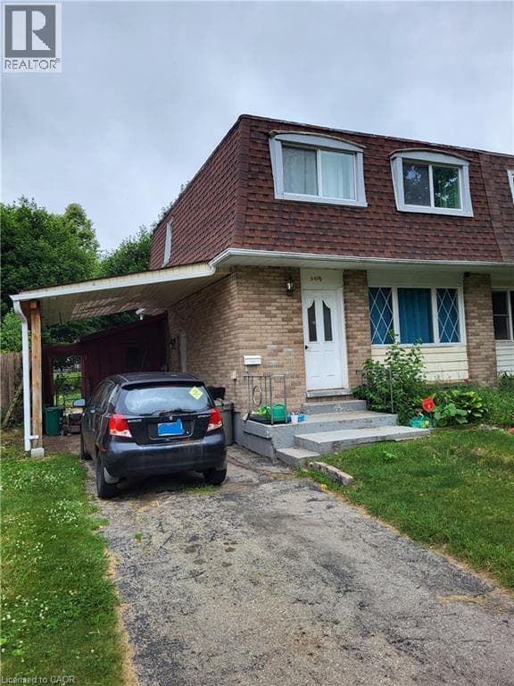 242 CEDARBRAE Avenue Unit# B — photo 1