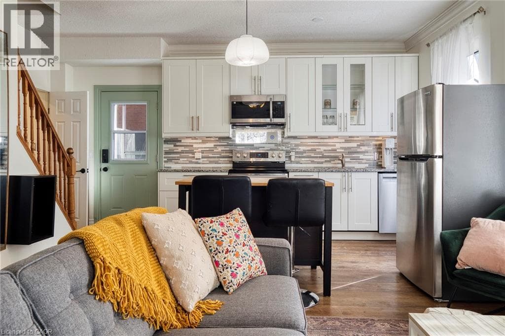 29 ANDREW Street — photo 1