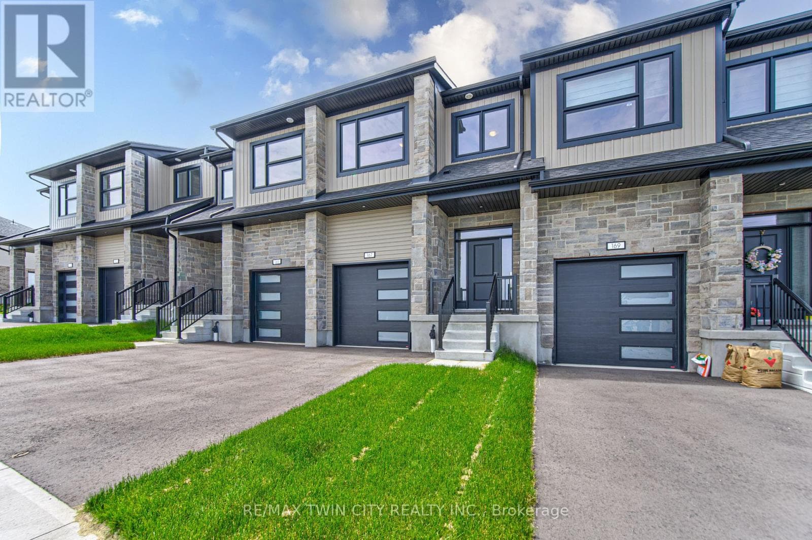 167 DUNNIGAN DRIVE — photo 1