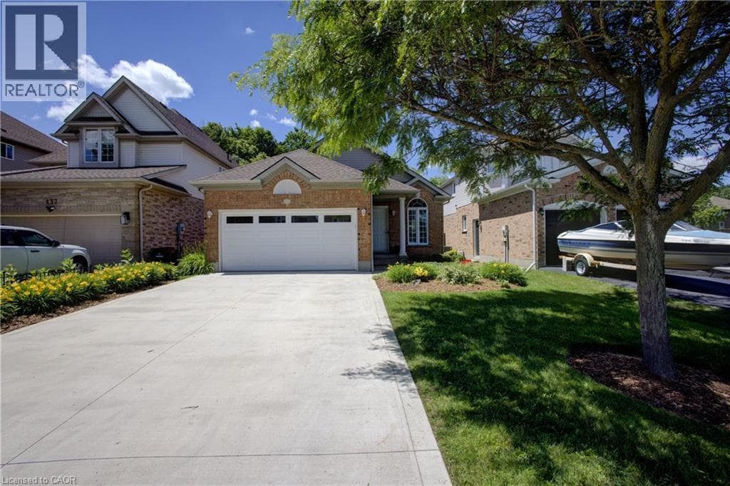 439 WOODROW Drive — photo 1