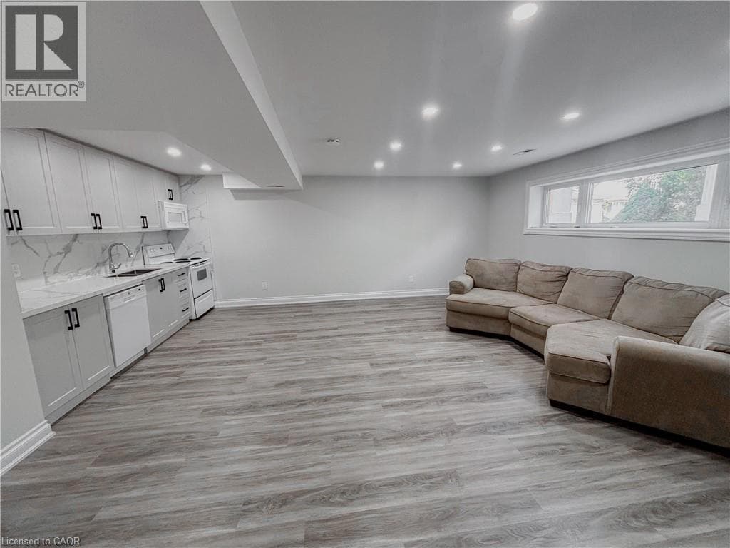 15 WESTCHESTER Place Unit# Lower — photo 3