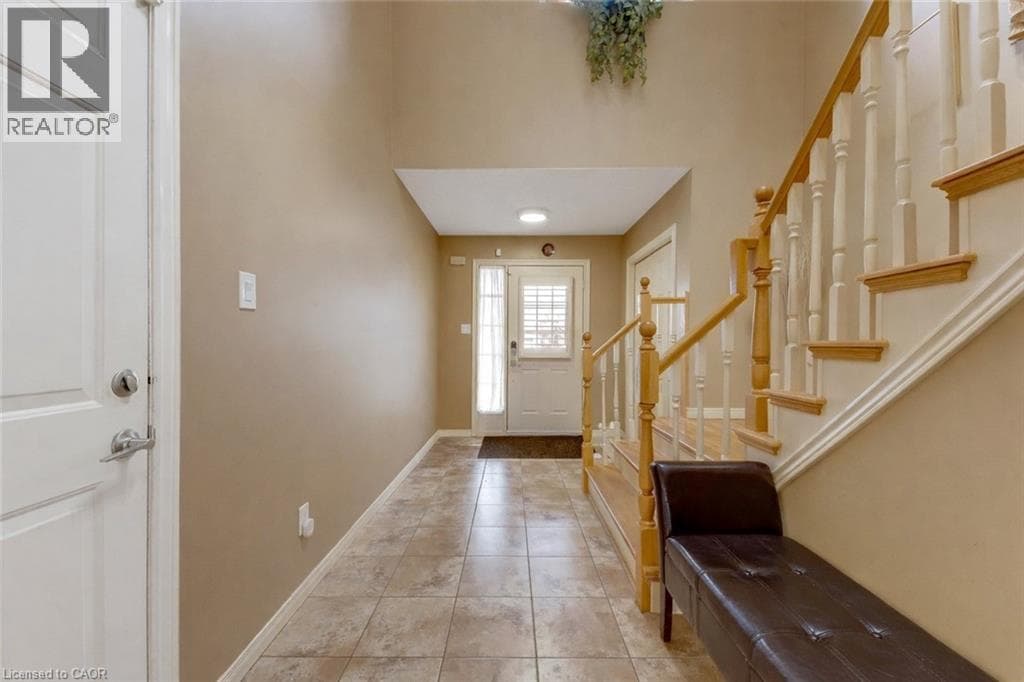 924 COPPER LEAF Crescent — photo 3
