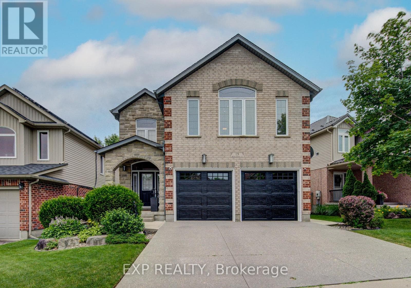 19 BRIDLERIDGE STREET — photo 1