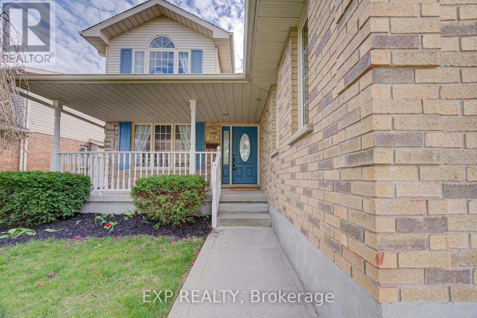225 DARTMOOR CRESCENT — photo 3