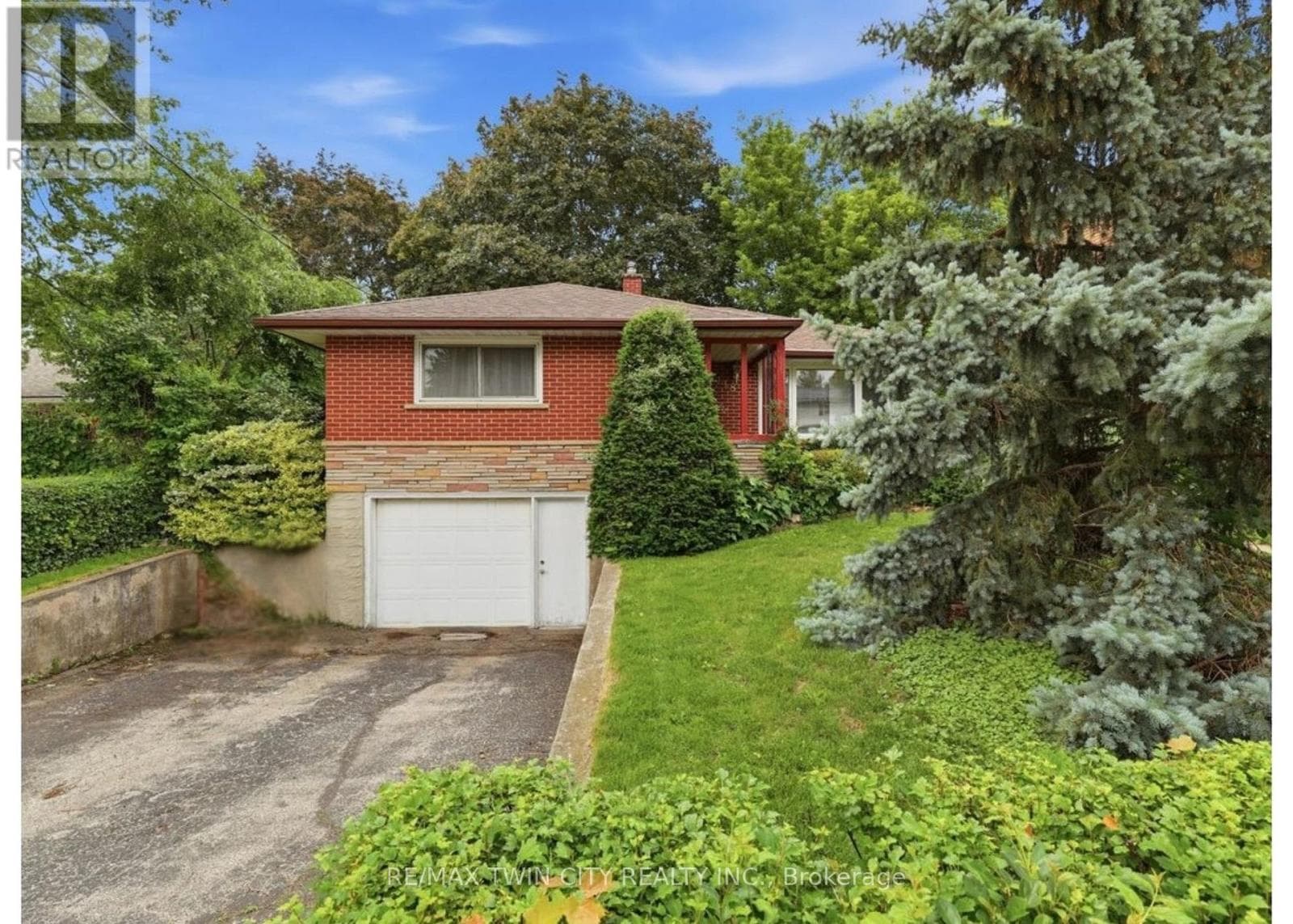 118 WILFRED AVENUE — photo 1