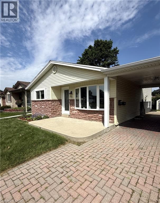 66 BELWOOD Crescent Unit# Upper — photo 1