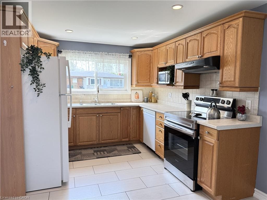 66 BELWOOD Crescent Unit# Upper — photo 3