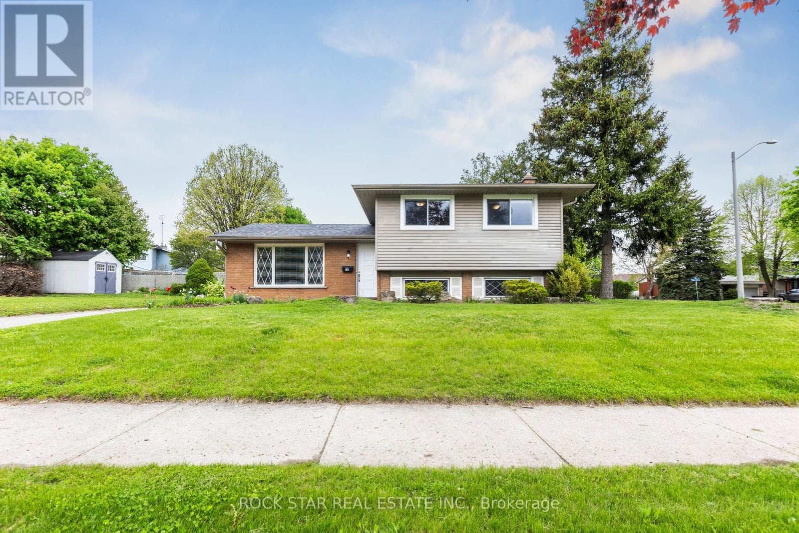 130 HUDSON CRESCENT — photo 1