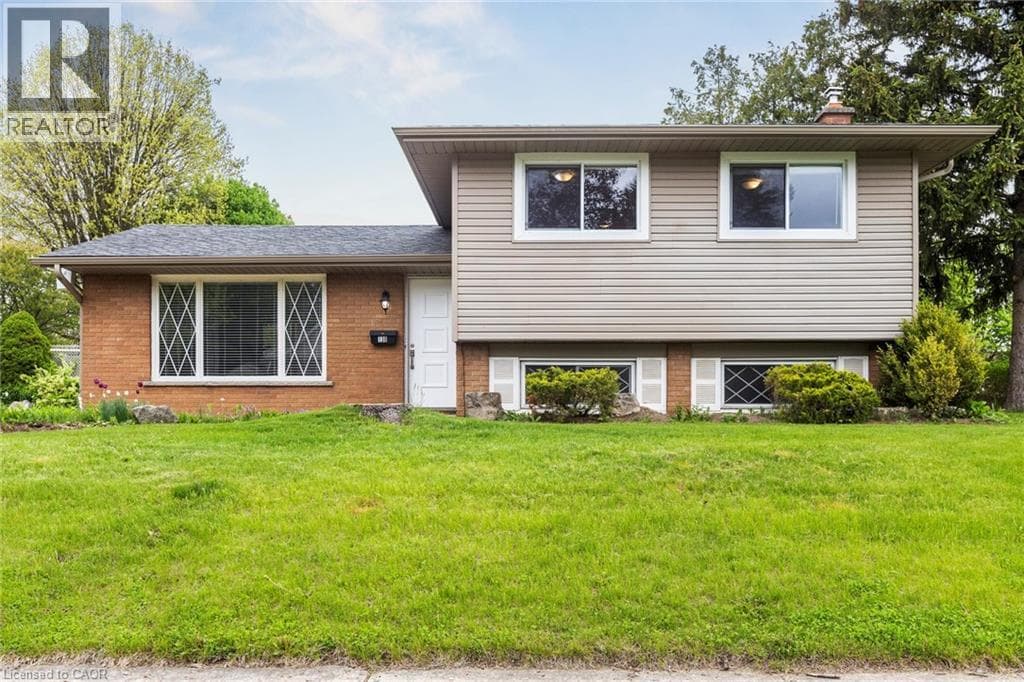 130 HUDSON Crescent — photo 1