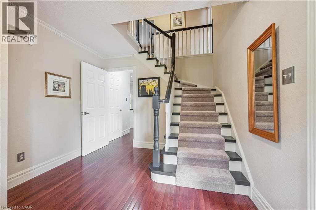 21 TINATAWA Court — photo 3