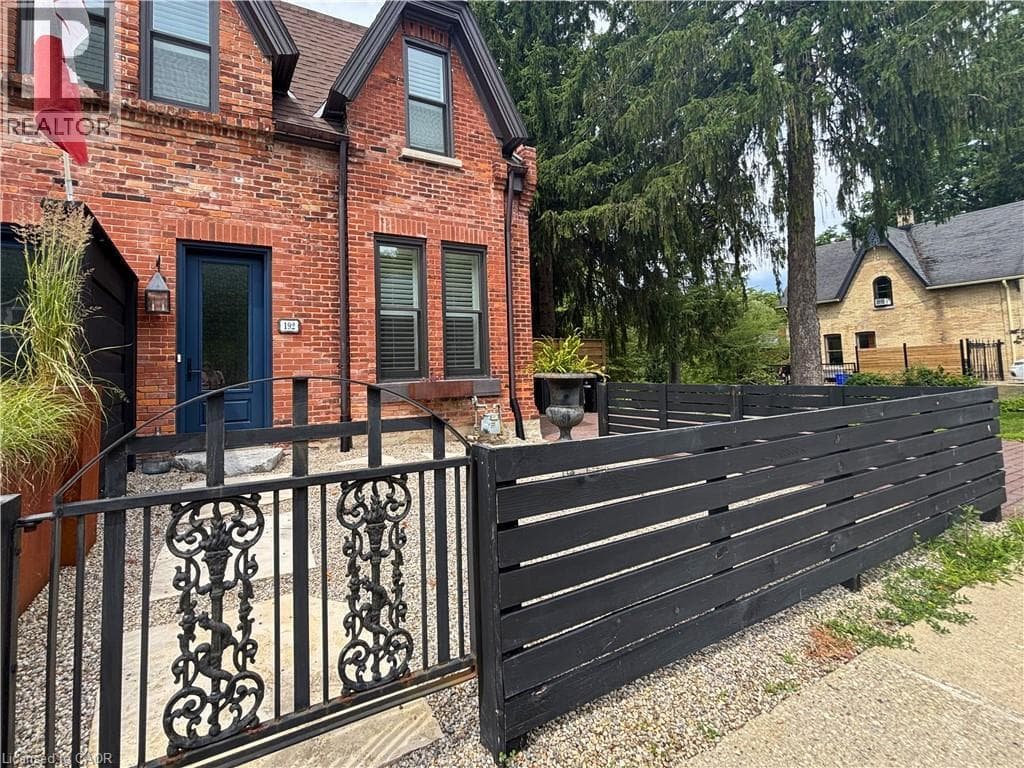 192 STANLEY Street — photo 3