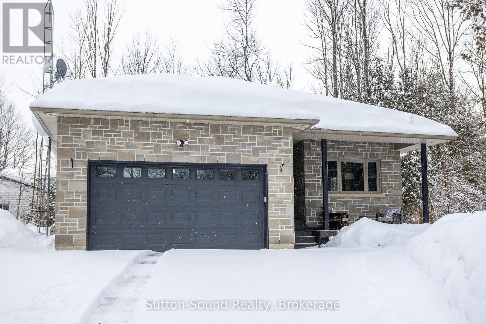 170 Lakeshore Road, Georgian Bluffs, Ontario N0H 2T0 - Photo 1 - X11957145
