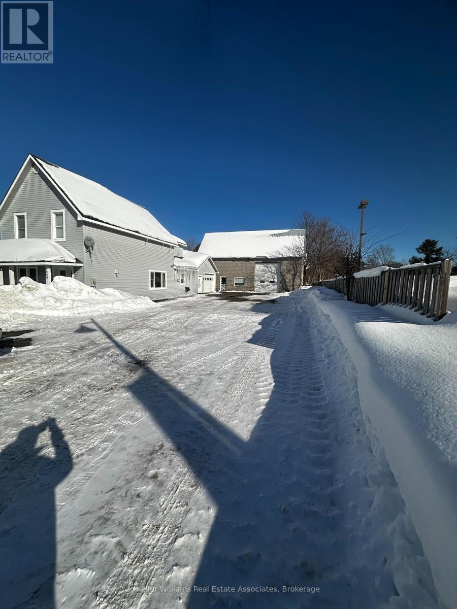 860 Muskoka Road South Road S, Gravenhurst (Muskoka (S)), Ontario  P1P 1K3 - Photo 1 - X11989664