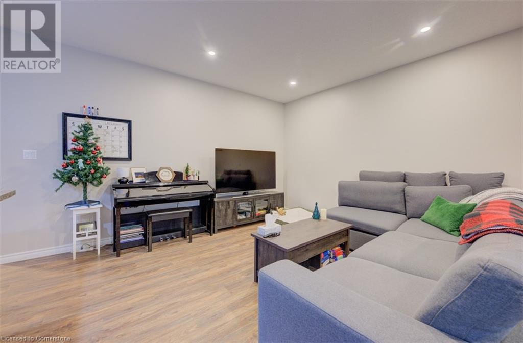 32 Church Street, New Hamburg, Ontario  N3A 1H9 - Photo 5 - 40704852