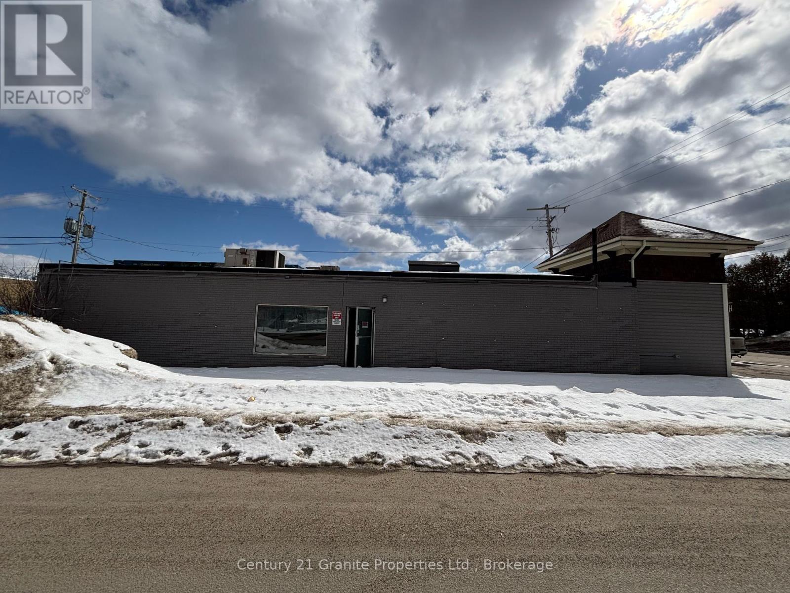 18 John Street, Huntsville (Chaffey), Ontario P1H 1H2 - Photo 4 - X12016970