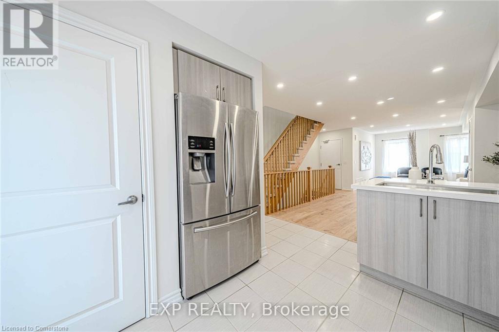 2500 Hill Rise Court Unit# 10, Oshawa, Ontario  L1L 0M6 - Photo 5 - 40706691