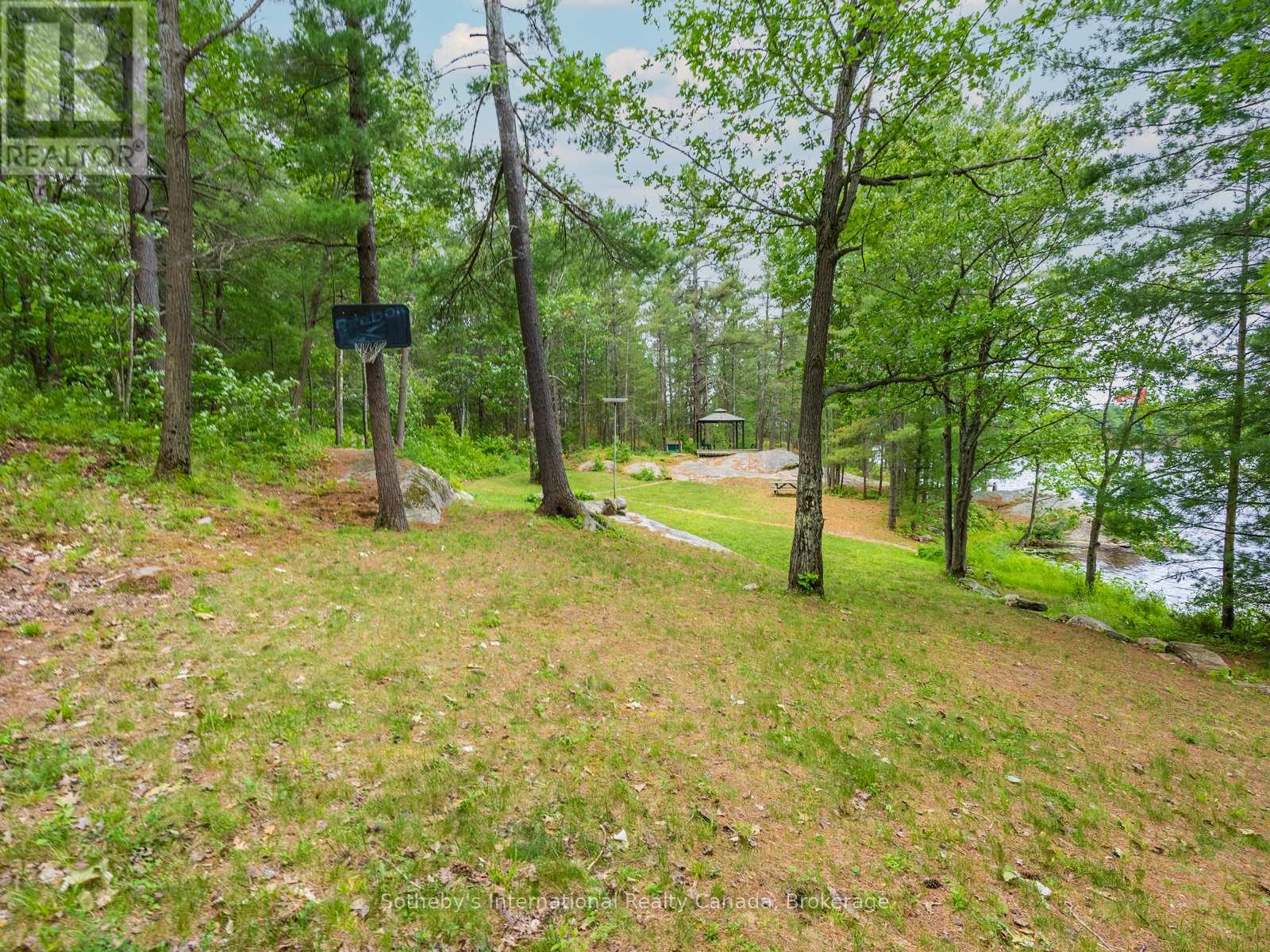1040 Kahshe Lake, Gravenhurst (Morrison), Ontario  P0E 1G0 - Photo 18 - X12029594