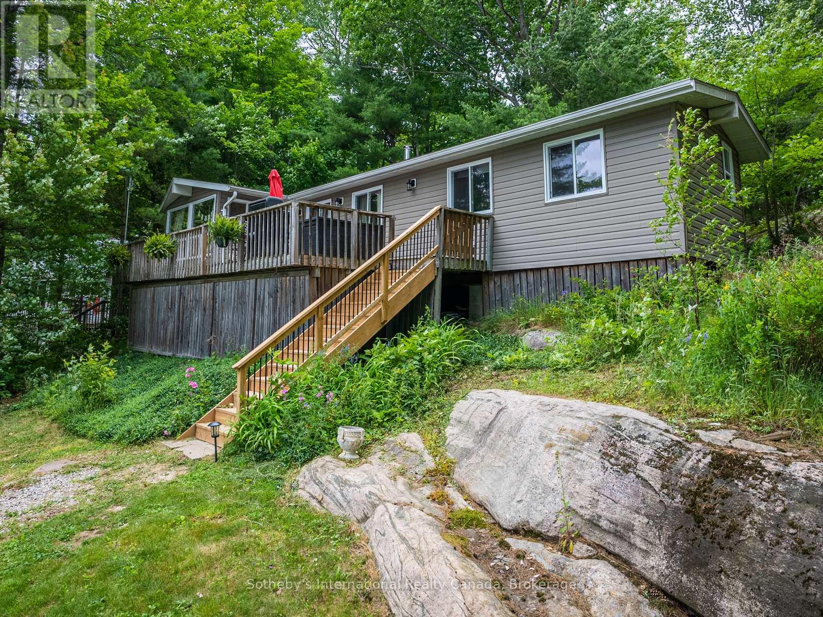 1040 Kahshe Lake, Gravenhurst (Morrison), Ontario  P0E 1G0 - Photo 3 - X12029594