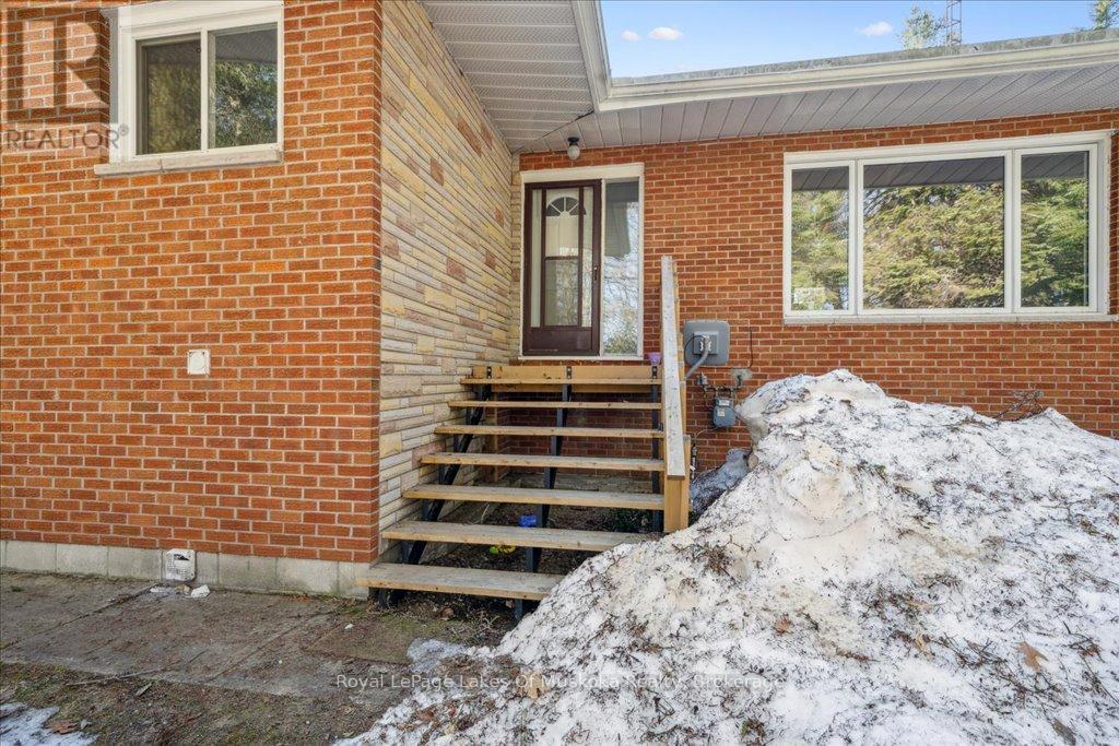 1030 Simpson Road, Gravenhurst (Muskoka (S)), Ontario  P1P 1R1 - Photo 6 - X12071265
