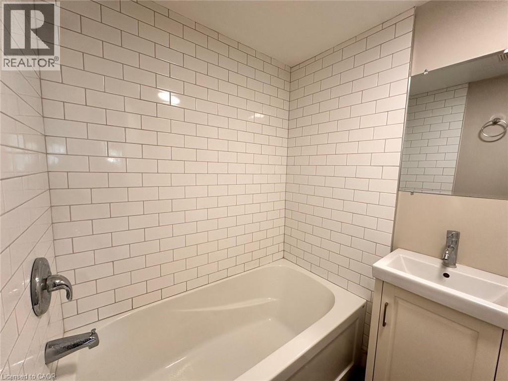 142 Fourth Avenue Unit# 1b, Kitchener, Ontario  N2C 1P1 - Photo 5 - 40837854